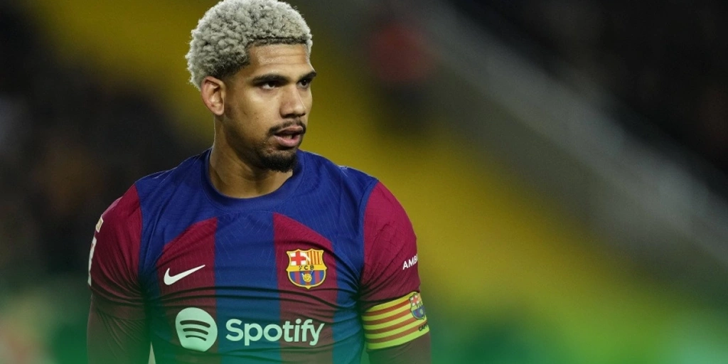 Barcelona shocked as star defender reportedly agrees to loan move to Juventus